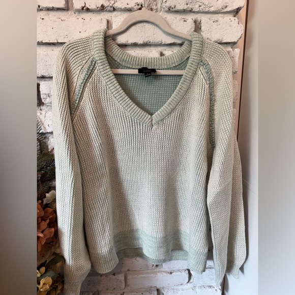 NWOT - Mint Green V-Neck Boutique Sweater - Picture 1 of 6